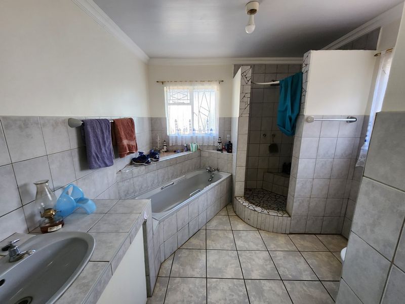 Big Recently Painted Family Home with Borehole - Photo 4