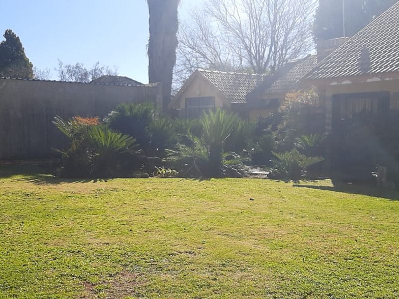 Charming 3-Bedroom Family Home with Flatlet & Pool – Priced to Sell! - Photo 4