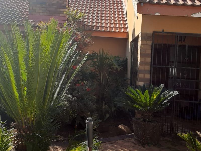 Charming 3-Bedroom Family Home with Flatlet & Pool – Priced to Sell! - Photo 6