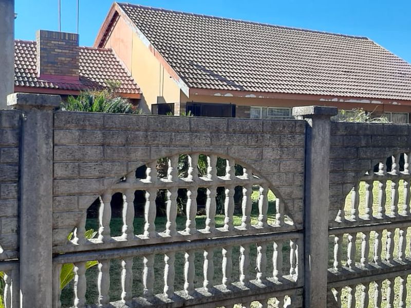 Charming 3-Bedroom Family Home with Flatlet & Pool – Priced to Sell! - Photo 3