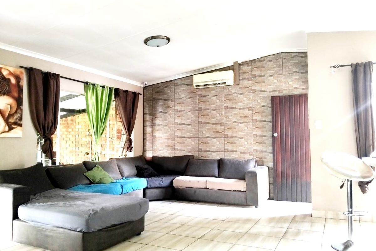 3 Bedroom house for Sale in Wierda Park - Photo 4