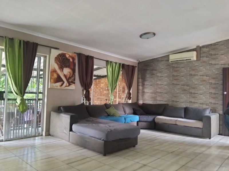 3 Bedroom house for Sale in Wierda Park - Photo 6