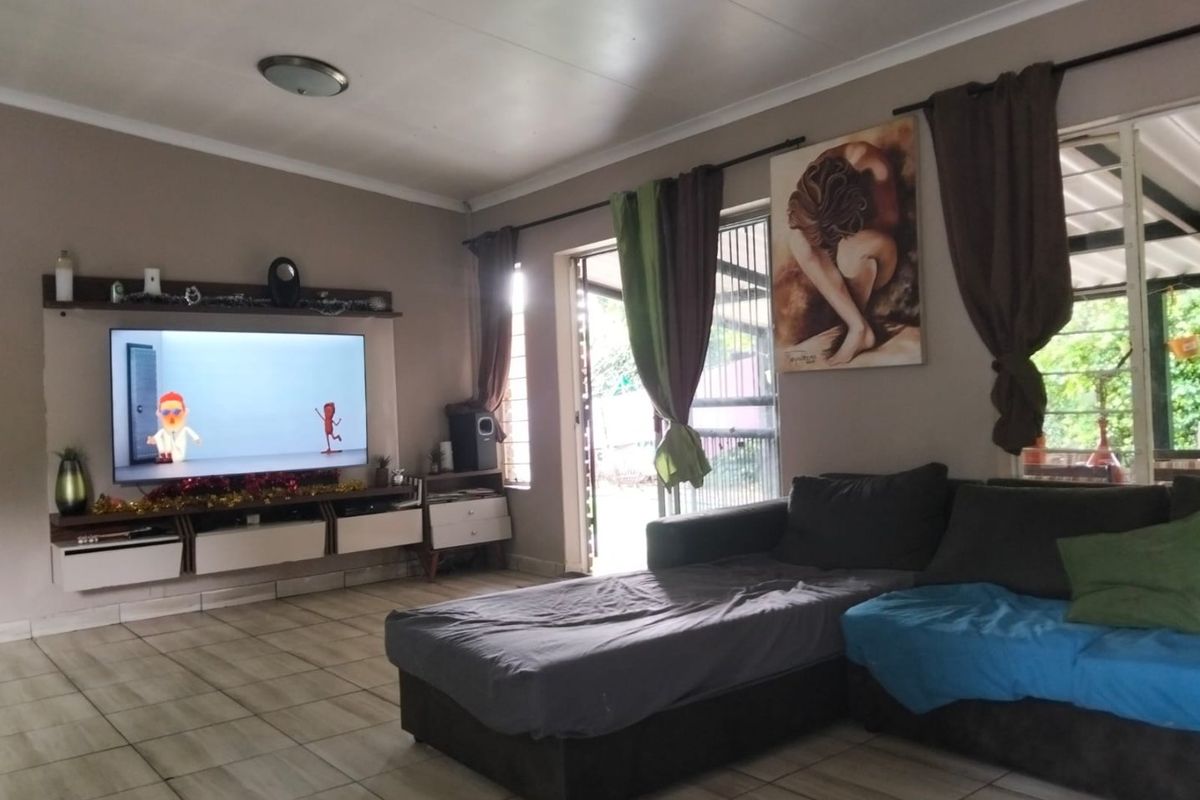 3 Bedroom house for Sale in Wierda Park - Photo 5