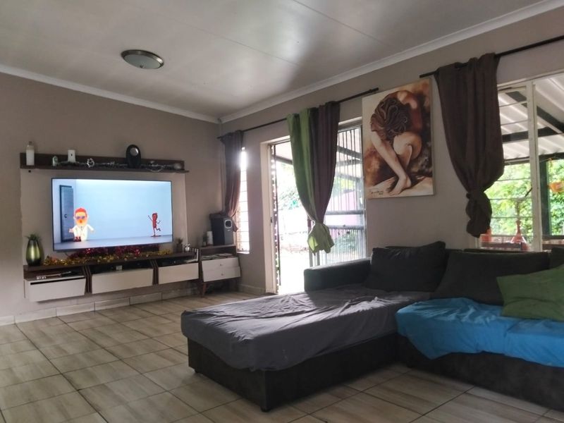 3 Bedroom house for Sale in Wierda Park - Photo 5