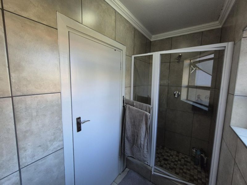 Modern 3-Bedroom Townhouse – Stylish, Secure & Perfectly Located! - Photo 10