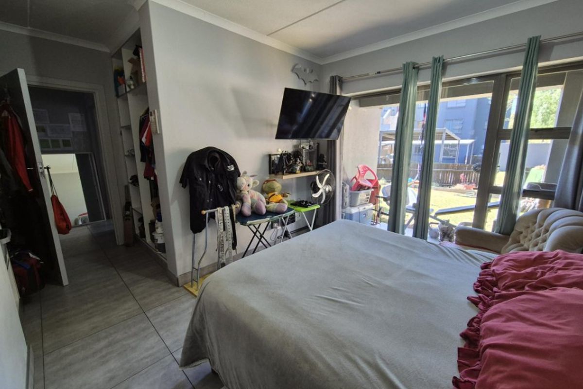 Modern 3-Bedroom Townhouse – Stylish, Secure & Perfectly Located! - Photo 3