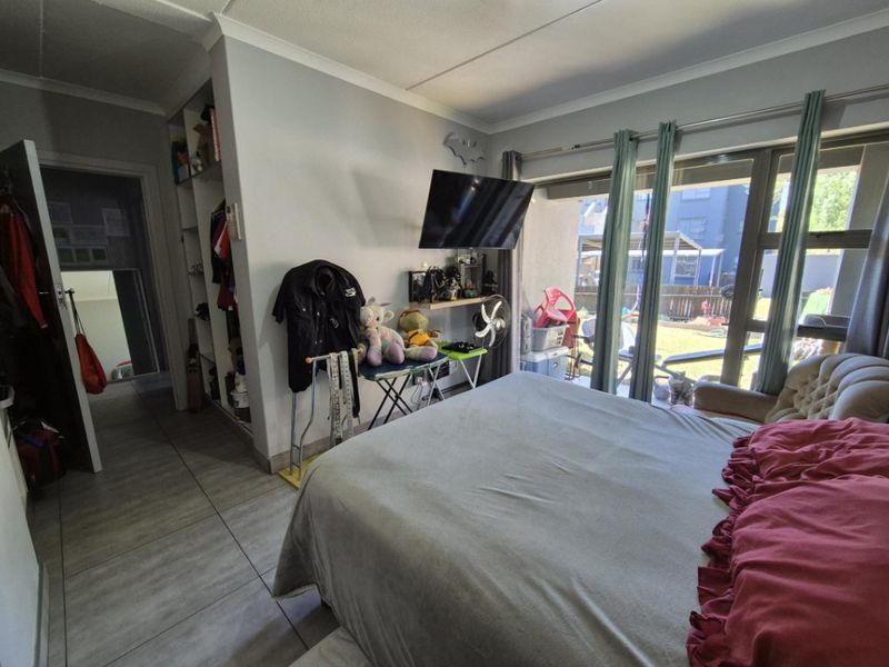 Modern 3-Bedroom Townhouse – Stylish, Secure & Perfectly Located! - Photo 3