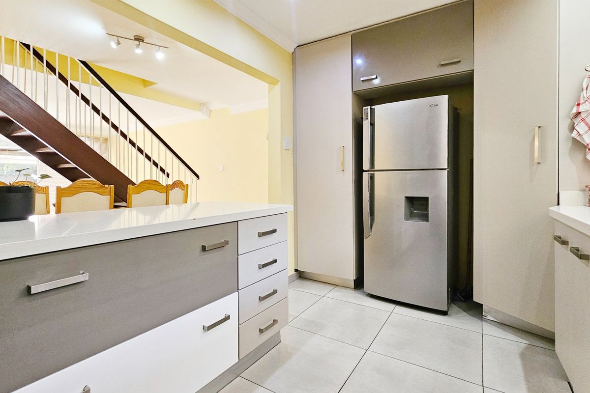 A stunning duplex unit in Three Rivers Proper. - Photo 4