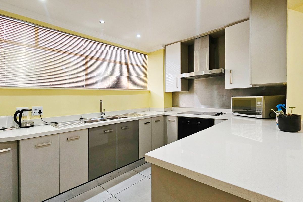 A stunning duplex unit in Three Rivers Proper. - Photo 2