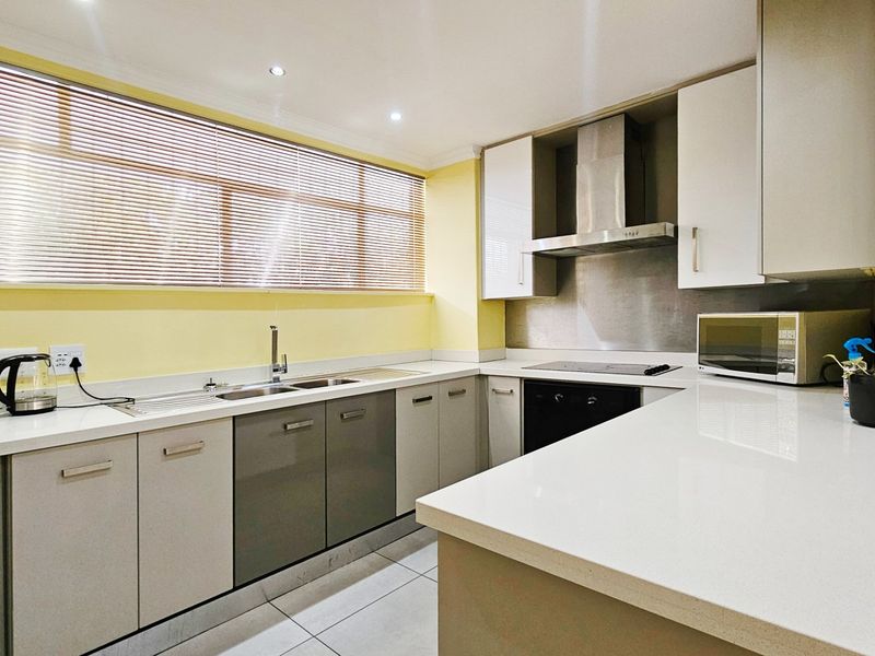 A stunning duplex unit in Three Rivers Proper. - Photo 2