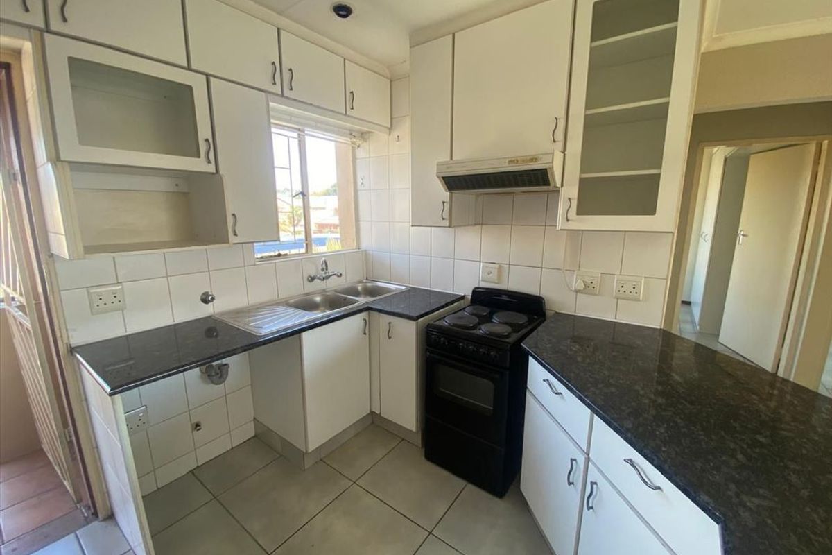 Comfortable Living with Modern Features - Photo 2