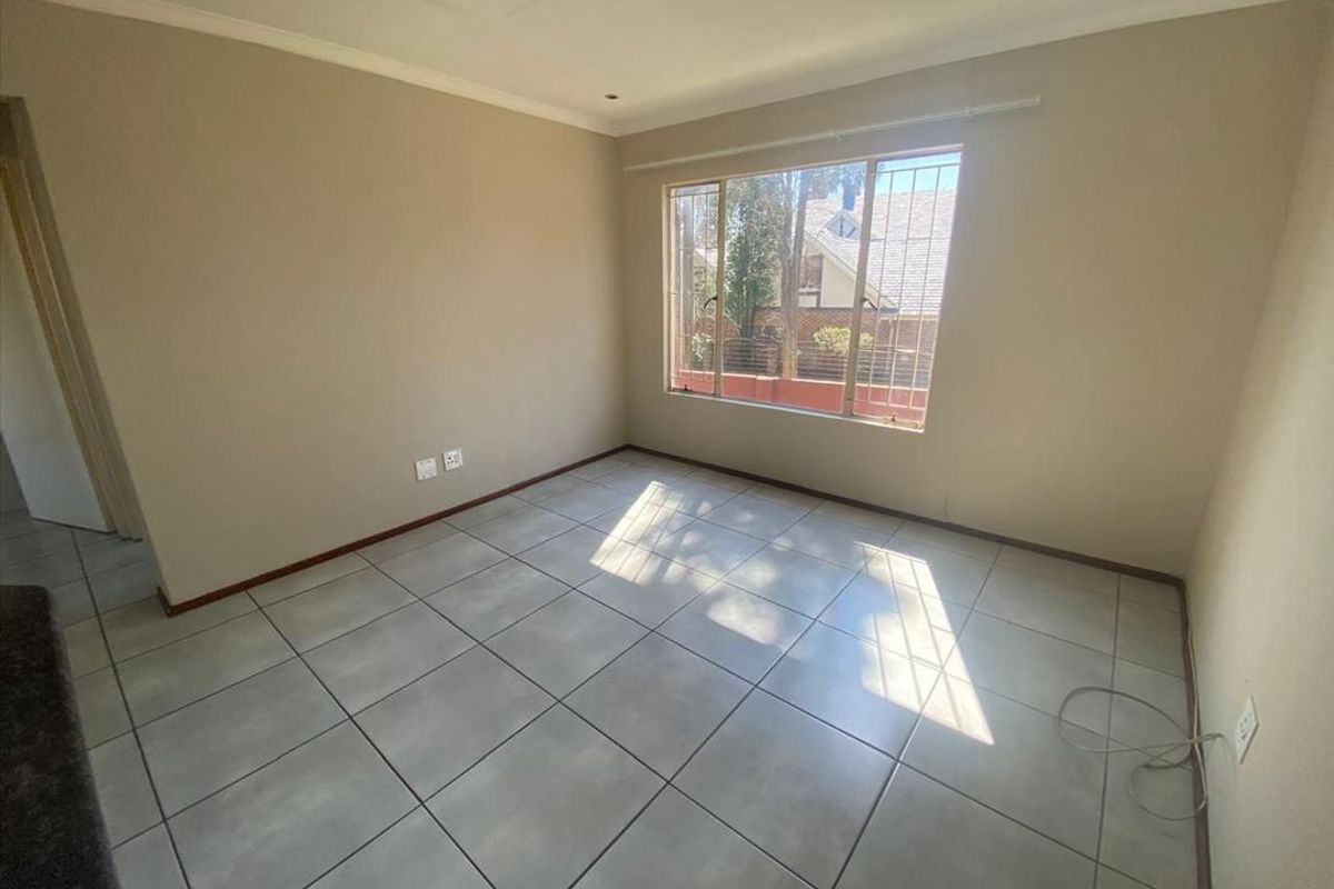 Comfortable Living with Modern Features - Photo 3