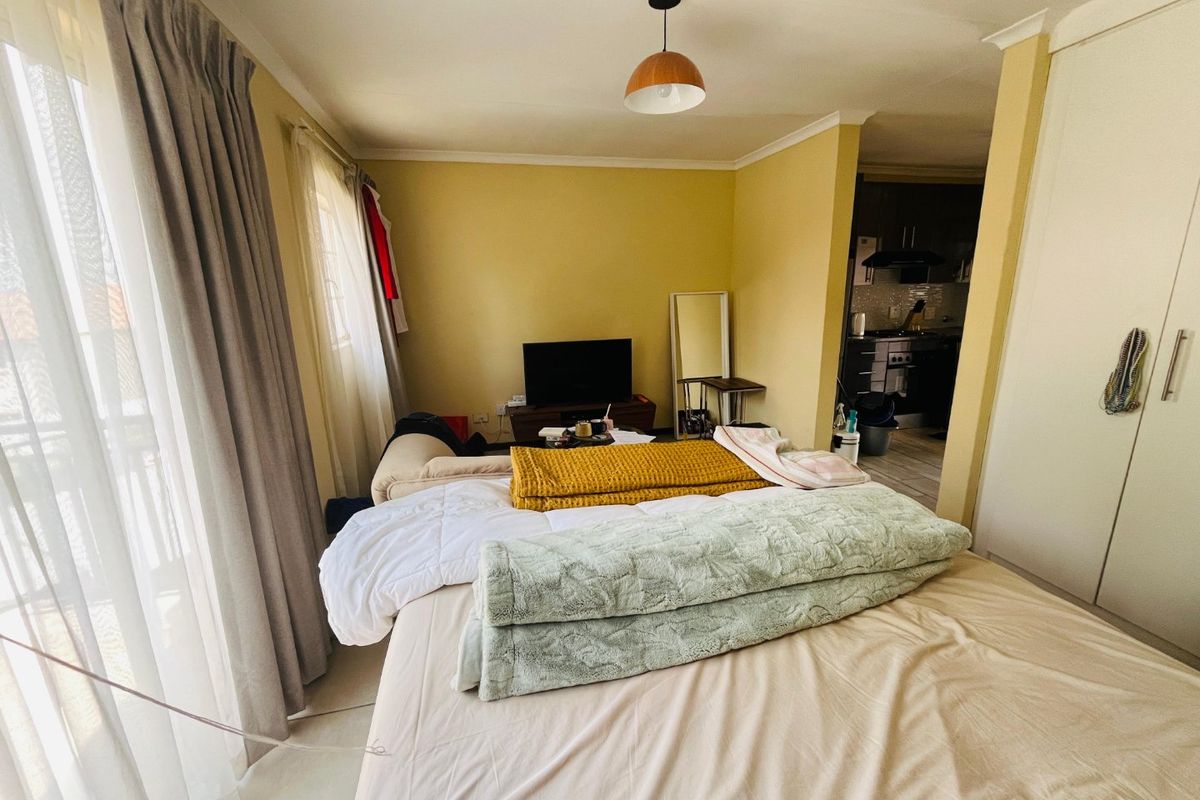 Modern 1-Bedroom Apartment for Sale in Buccleuch - Photo 4