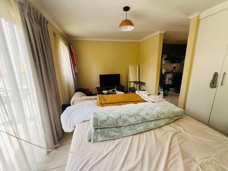 Modern 1-Bedroom Apartment for Sale in Buccleuch - Photo 4