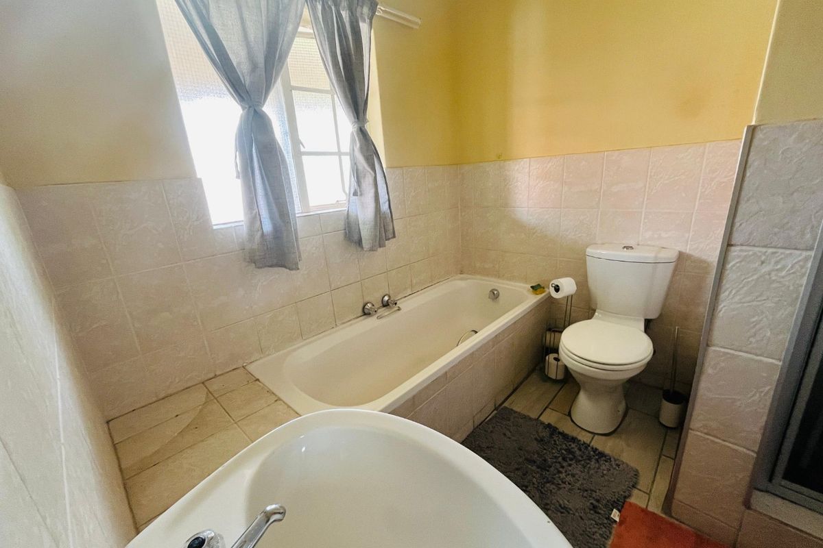 Modern 1-Bedroom Apartment for Sale in Buccleuch - Photo 5