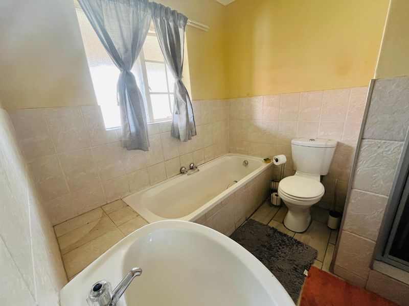 Modern 1-Bedroom Apartment for Sale in Buccleuch - Photo 5