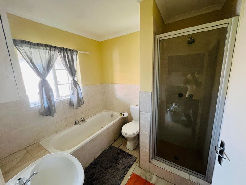 Modern 1-Bedroom Apartment for Sale in Buccleuch - Photo 6
