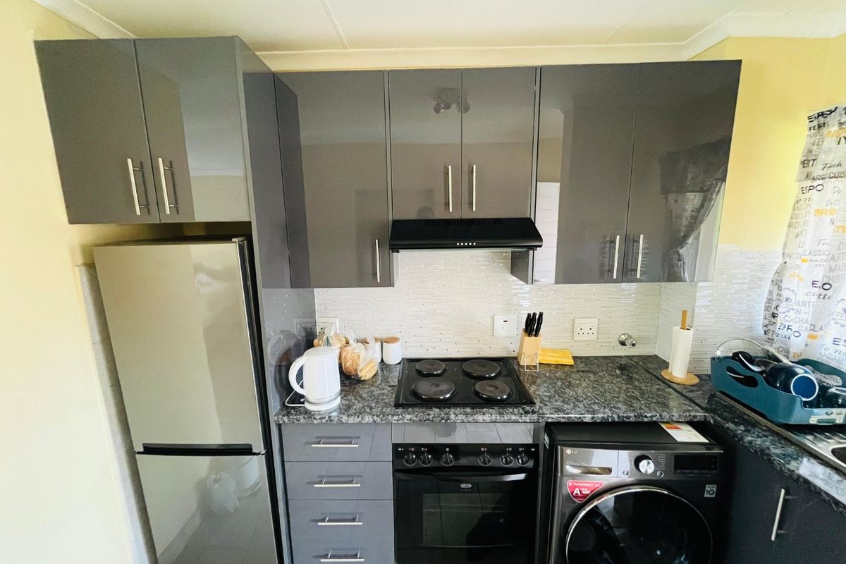 Modern 1-Bedroom Apartment for Sale in Buccleuch - Photo 2