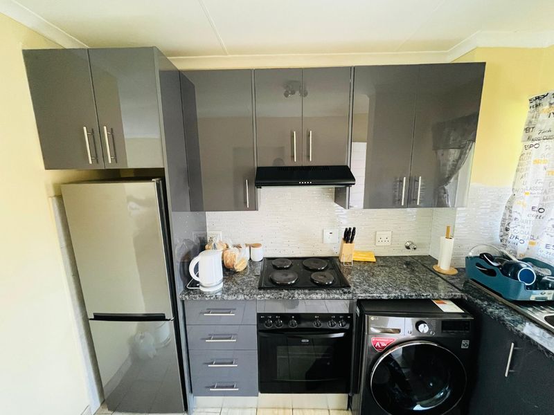 Modern 1-Bedroom Apartment for Sale in Buccleuch - Photo 2