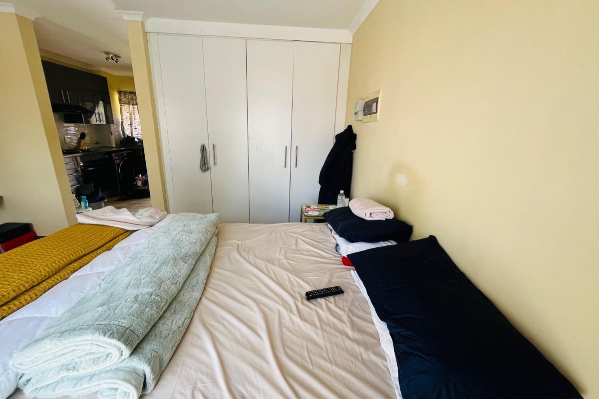 Modern 1-Bedroom Apartment for Sale in Buccleuch - Photo 3