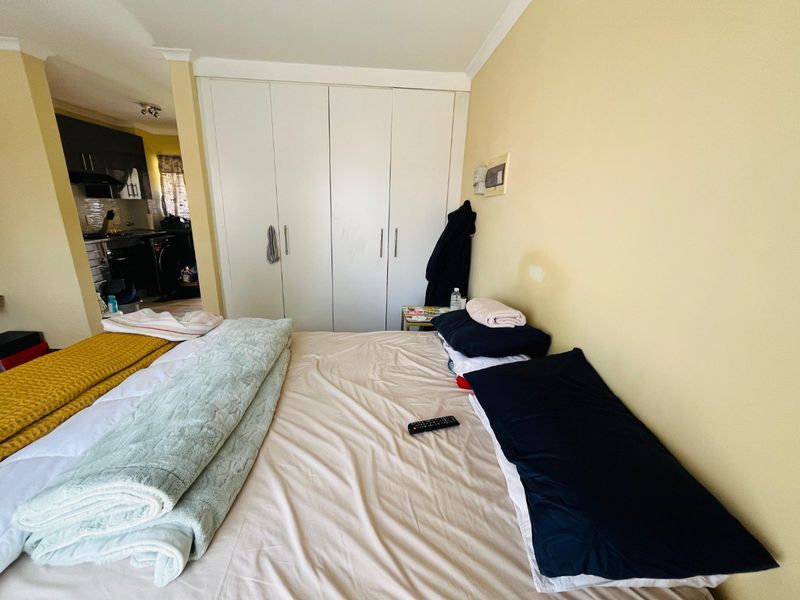 Modern 1-Bedroom Apartment for Sale in Buccleuch - Photo 3