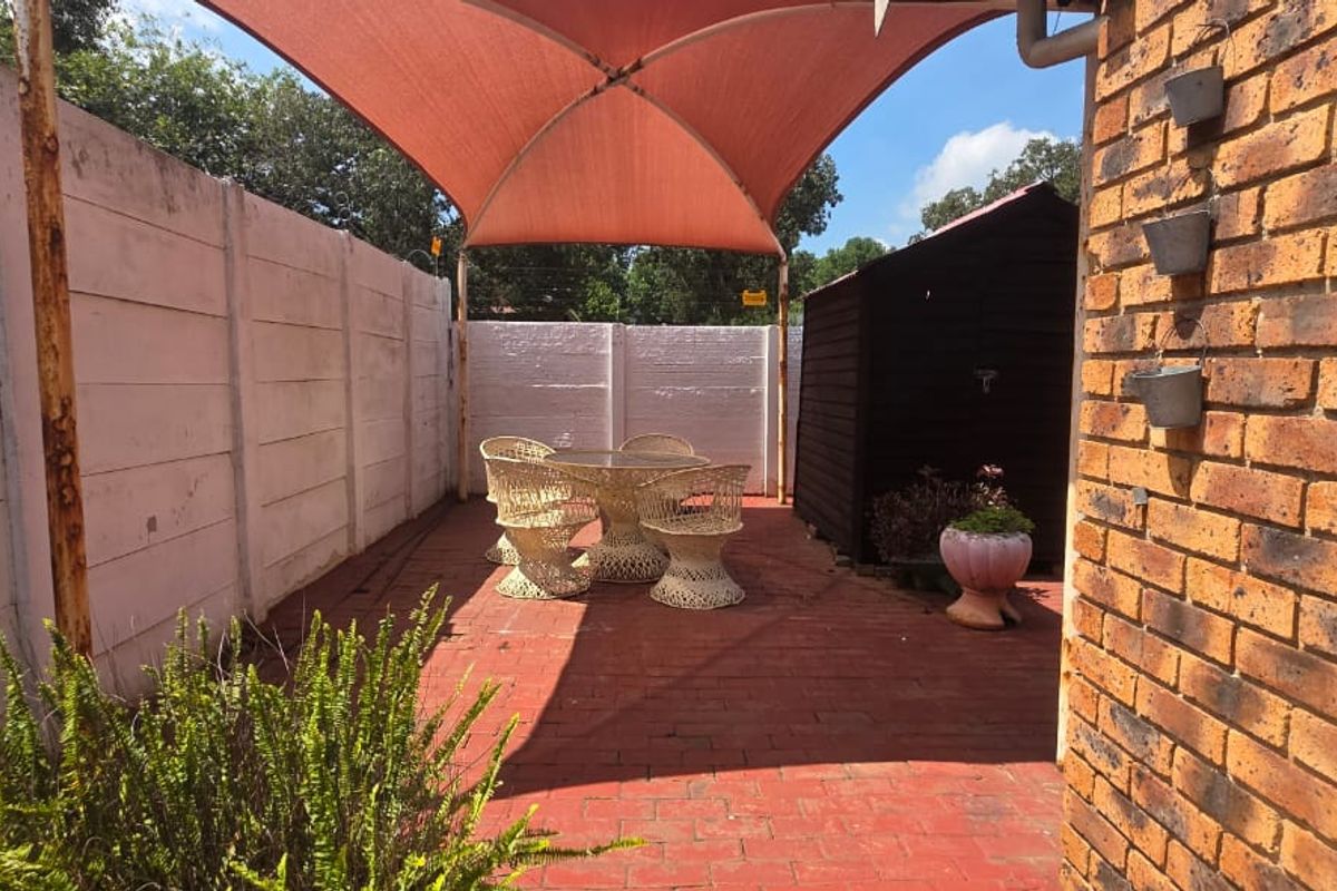 3 BEDROOM SIMPLEX  - Photo 5