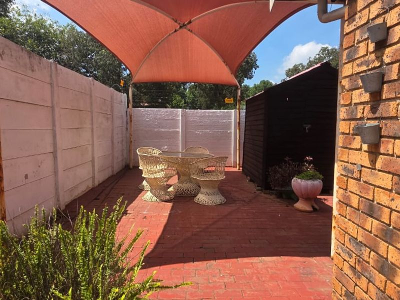 3 BEDROOM SIMPLEX  - Photo 5