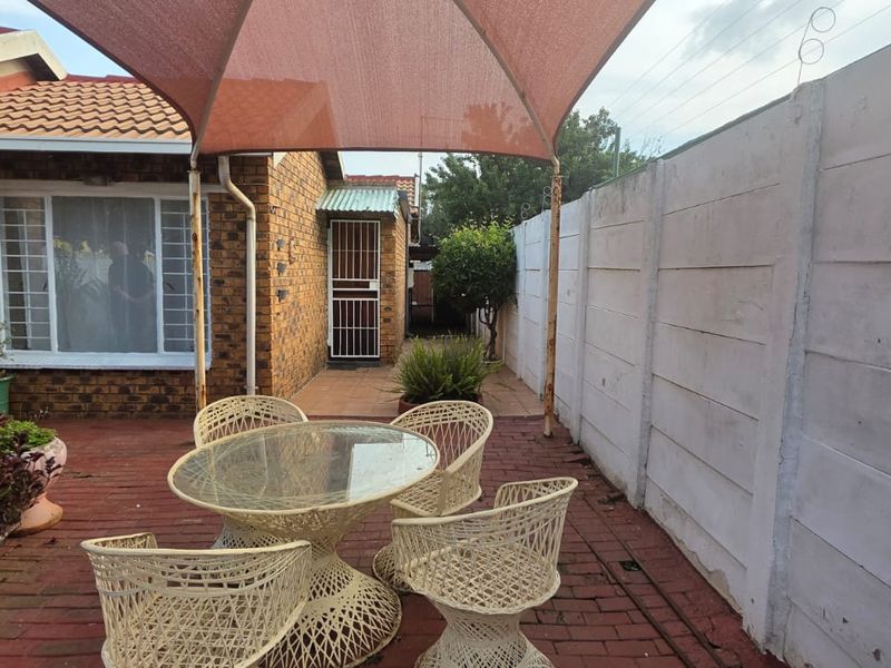 3 BEDROOM SIMPLEX  - Photo 6