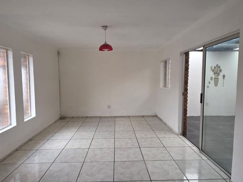 3 BEDROOM SIMPLEX  - Photo 10