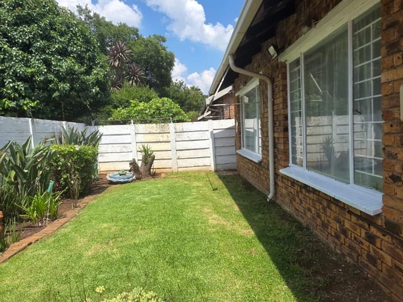 3 BEDROOM SIMPLEX  - Photo 3