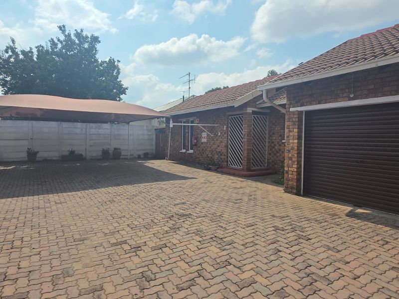 3 BEDROOM SIMPLEX  - Photo 7