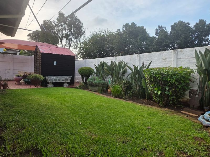 3 BEDROOM SIMPLEX  - Photo 4