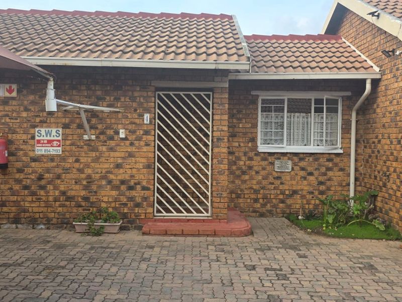 3 BEDROOM SIMPLEX  - Photo 1