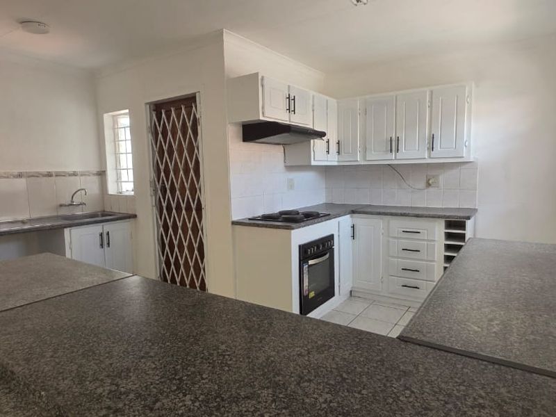 3 BEDROOM SIMPLEX  - Photo 2