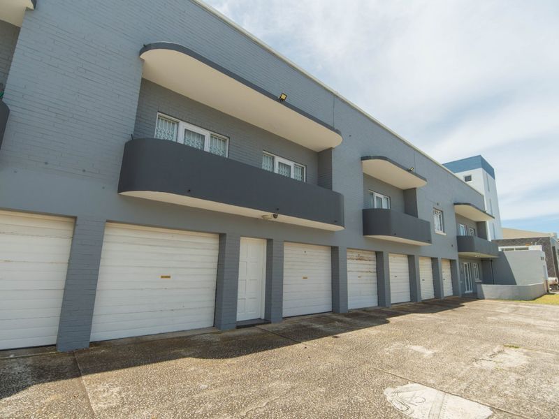 2 Bedroom Apartment / Flat for Sale in Humewood - Photo 4