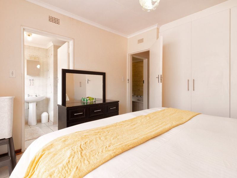 Charming 3-Bedroom Family Home in a Secure Krugersdorp Complex - Photo 5