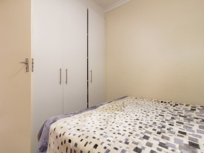 Charming 3-Bedroom Family Home in a Secure Krugersdorp Complex - Photo 8