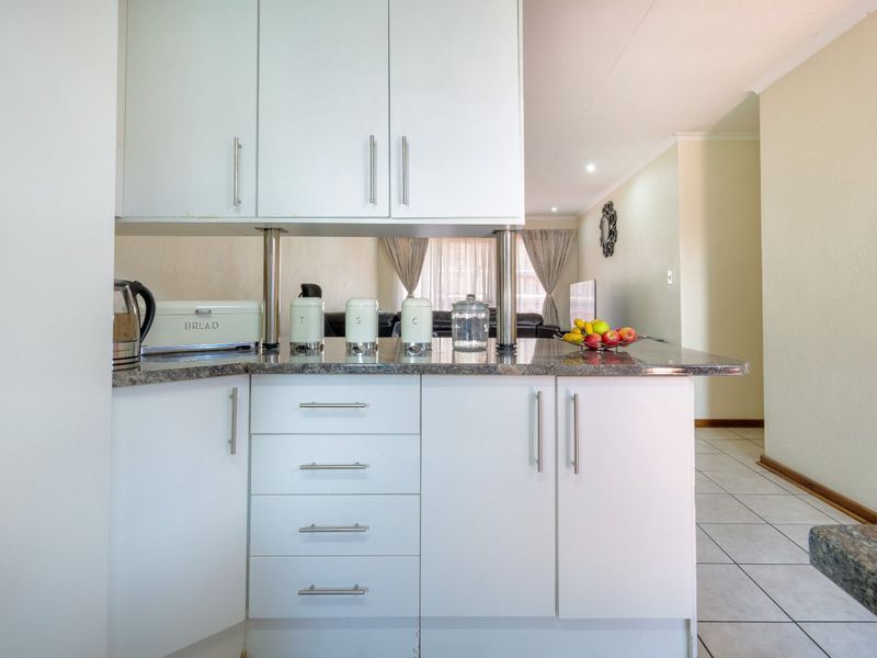 Charming 3-Bedroom Family Home in a Secure Krugersdorp Complex - Photo 4