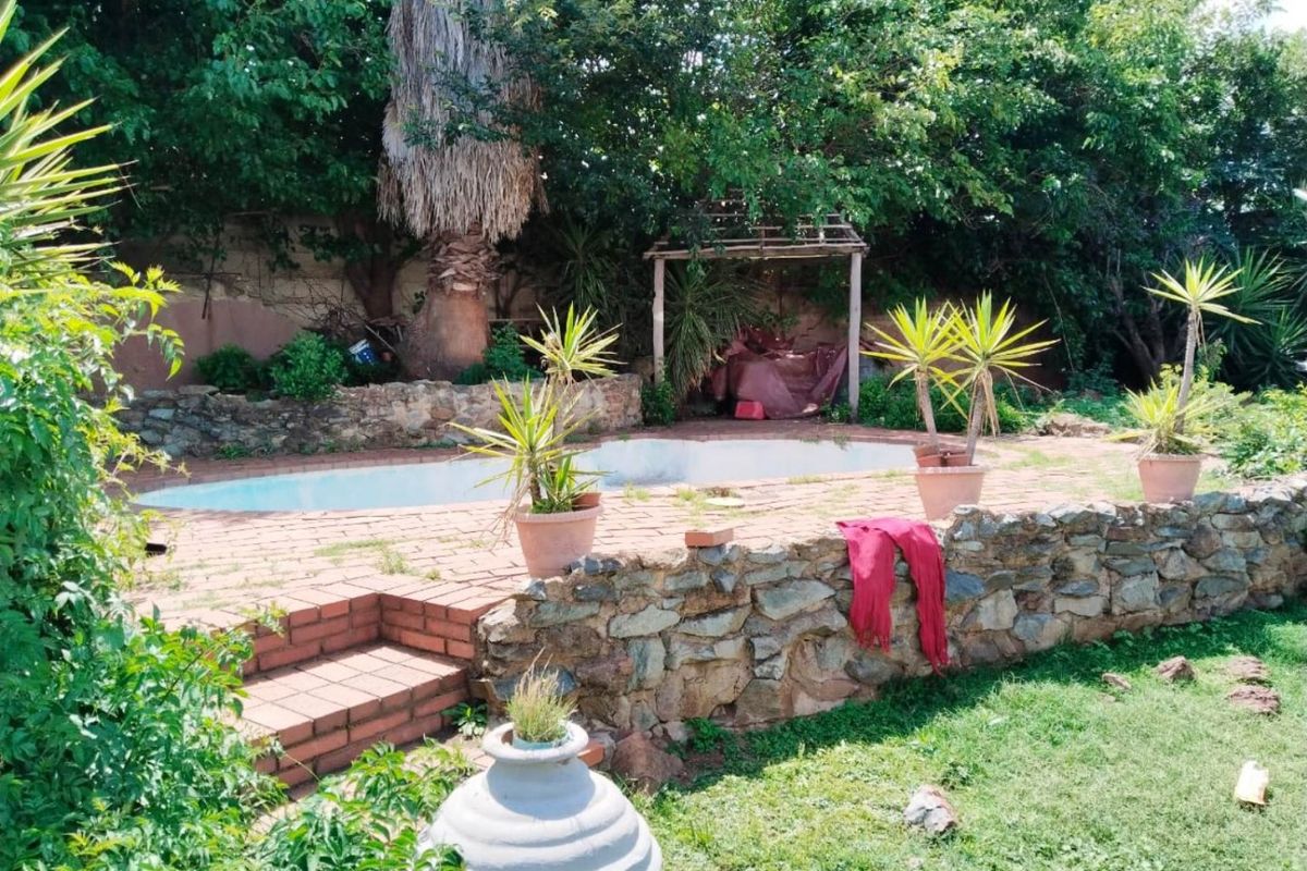 Calling all investors, flippers, or home buyers looking for a renovation project for 2026 - Photo 4