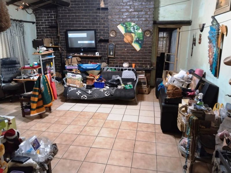 Calling all investors, flippers, or home buyers looking for a renovation project for 2026 - Photo 6