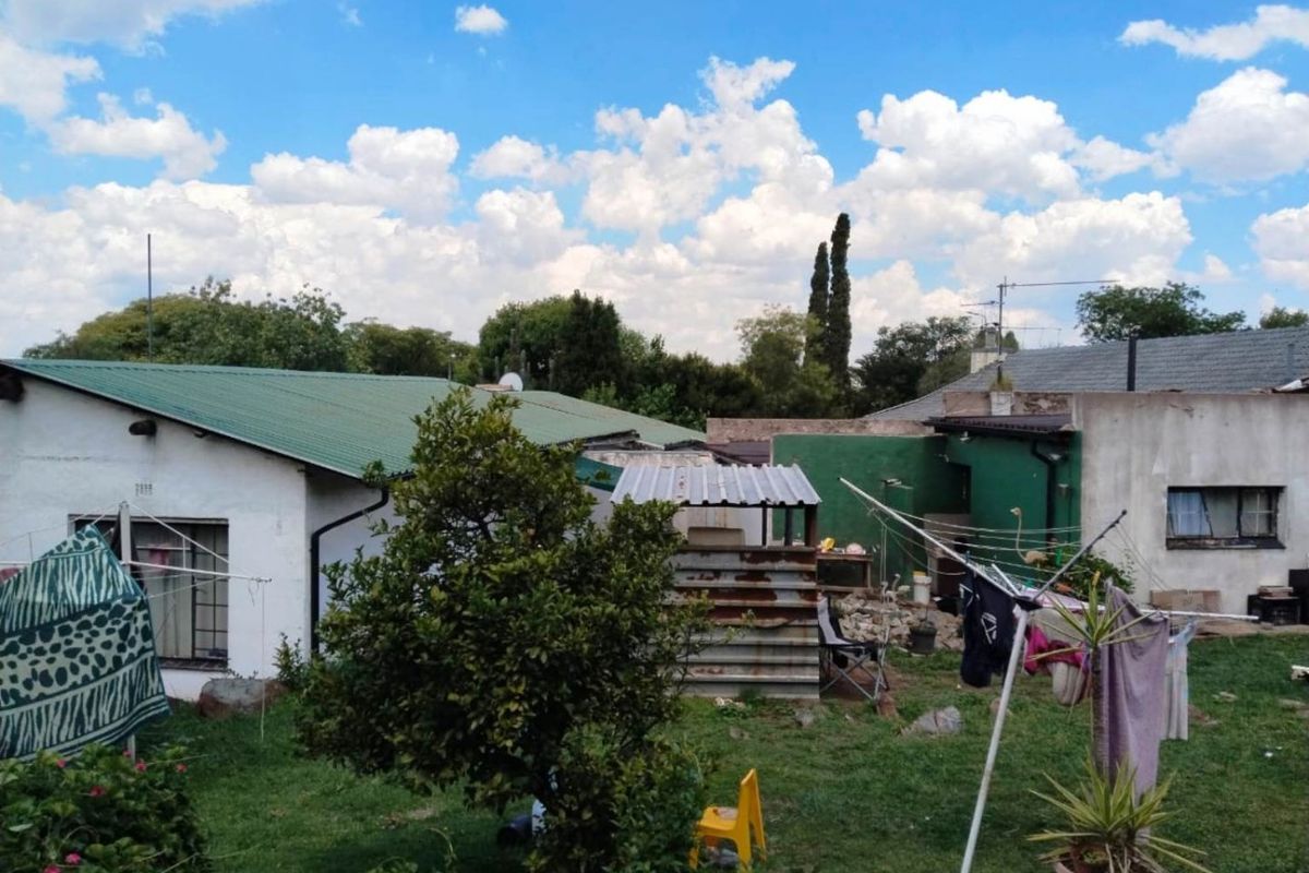 Calling all investors, flippers, or home buyers looking for a renovation project for 2026 - Photo 3