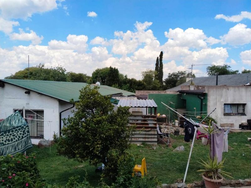 Calling all investors, flippers, or home buyers looking for a renovation project for 2026 - Photo 3