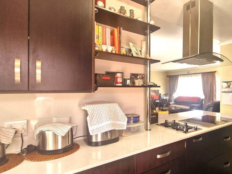 Spacious  North - Facing  3 Bedroom  2 Bathrooms  Loft , Private Garden  2 Lock Up Garages  Freestanding Home - Photo 5