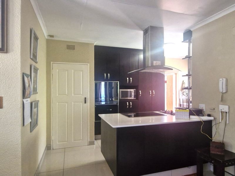 Spacious  North - Facing  3 Bedroom  2 Bathrooms  Loft , Private Garden  2 Lock Up Garages  Freestanding Home - Photo 8
