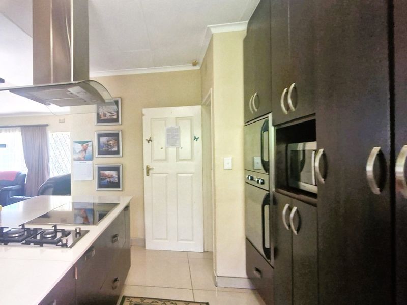 Spacious  North - Facing  3 Bedroom  2 Bathrooms  Loft , Private Garden  2 Lock Up Garages  Freestanding Home - Photo 6
