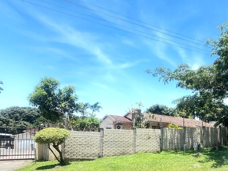 Three Bed Family Home on shared property, with pool To Let- Creak Street, Pinetown - Photo 10