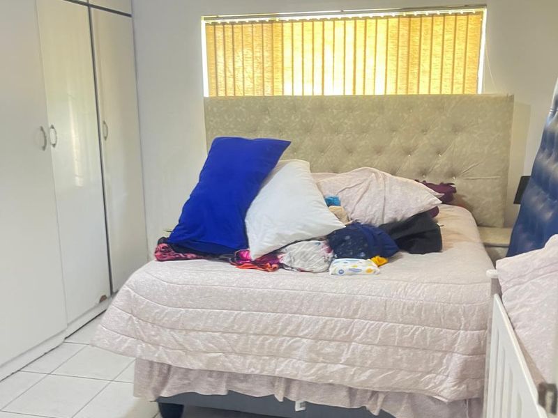 Three Bed Family Home on shared property, with pool To Let- Creak Street, Pinetown - Photo 9