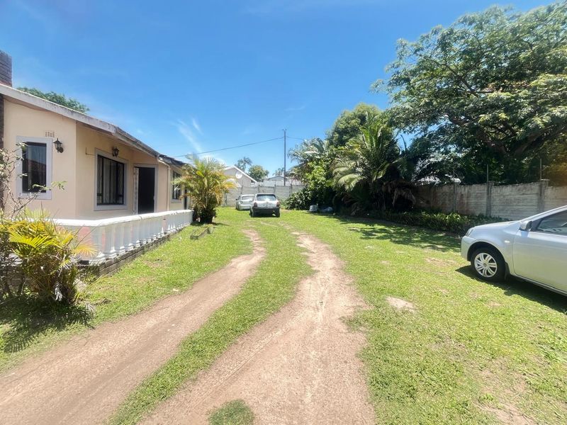 Three Bed Family Home on shared property, with pool To Let- Creak Street, Pinetown - Photo 4