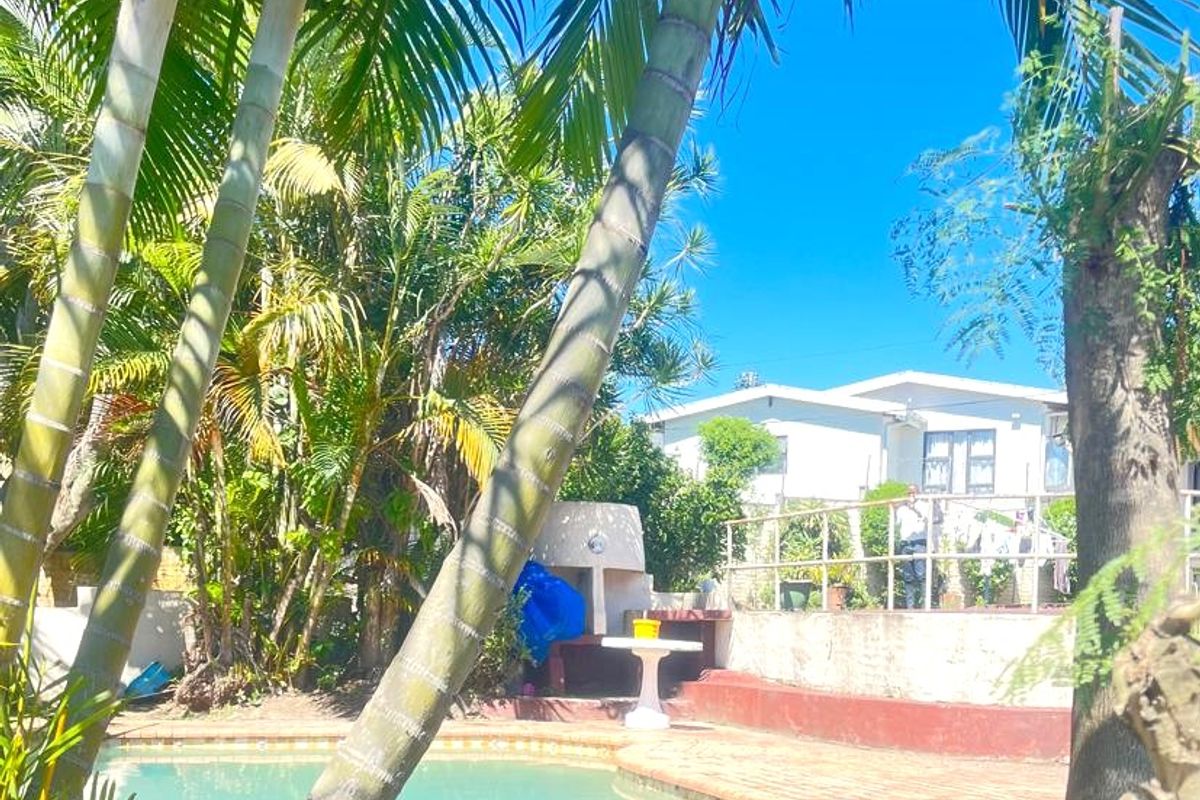 Three Bed Family Home on shared property, with pool To Let- Creak Street, Pinetown - Photo 2