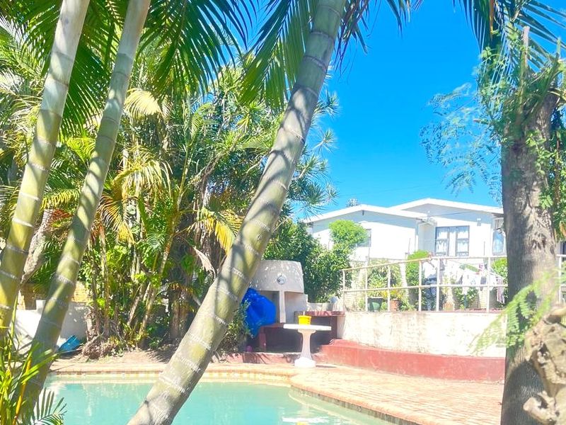 Three Bed Family Home on shared property, with pool To Let- Creak Street, Pinetown - Photo 2